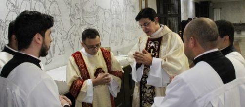Padre Reginaldo Manzotti revela que já foi alvo de macumba
