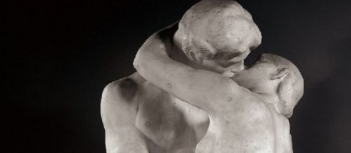 Particolare del 'Bacio' di Auguste Rodin - via Google Images