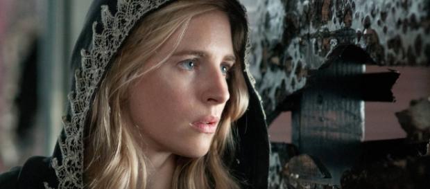 Brit Marling, actriz, cineasta y guionista estadounidense. Brit Marling, actriz, cineasta y guionista estadounidense.