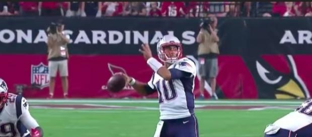 Jimmy Garoppolo tosses a touchdown against the Cardinals - Image Capture YouTube / NFL Jimmy Garoppolo tosses a touchdown against the Cardinals - Image Capture YouTube / NFL