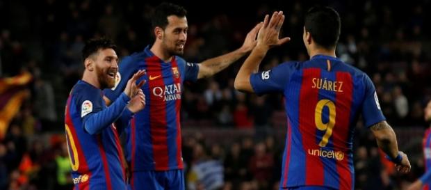 Leo Messi, Sergio Busquets y Luis Suárez durante un partido Leo Messi, Sergio Busquets y Luis Suárez durante un partido