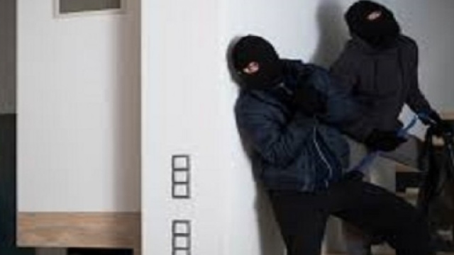 A volto coperto rapinarono in casa e torturano due anziani coniugi in provincia di Padova: condannati a 7 anni.