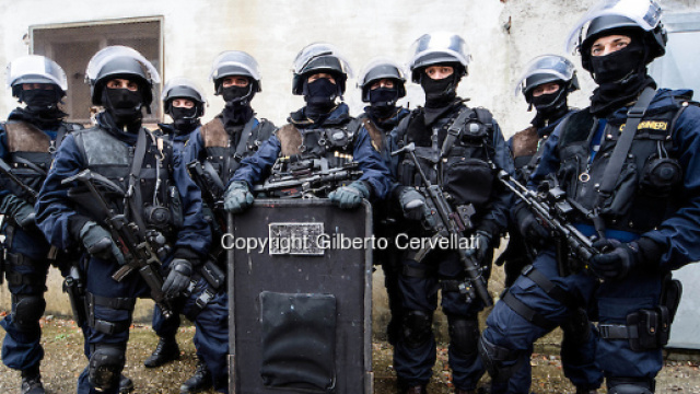 I Carabinieri del GIS - Images | GILBERTO CERVELLATI - photoshelter.com