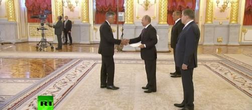 New US ambassador to Russia presents credentials to Putin in the Kremlin -Image- RT | YouTube