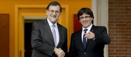 Il premier Rajoy insieme al presidente catalano Puigdemont