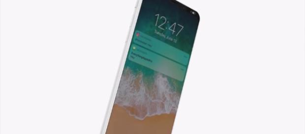 Apple has released a patch to resolve the crackling earpiece problems of the iPhone 8. | Image Credit - (EverythingApplePro|'YouTube') Apple has released a patch to resolve the crackling earpiece problems of the iPhone 8. | Image Credit - (EverythingApplePro|'YouTube')