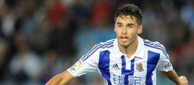El mexicano Diego Reyes disputando un partido con la Real Sociedad El mexicano Diego Reyes disputando un partido con la Real Sociedad