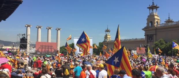 Protests on the streets for the Catalan referendum - photo via Amadalvarez / Wikimediaa Protests on the streets for the Catalan referendum - photo via Amadalvarez / Wikimediaa