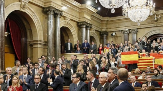 Espagne : la Catalogne déclare son indépendance... suspendue par ... - francetvinfo.fr