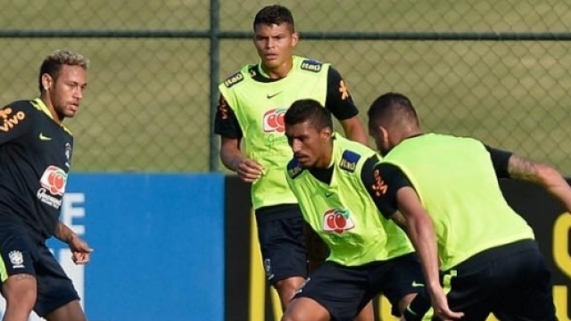 Le Br&eacute;sil domine les qualifications .