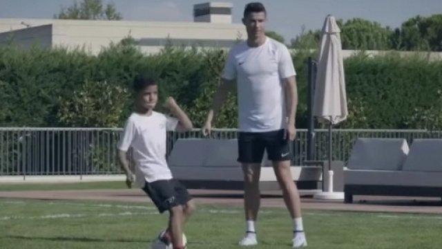 VIDEO : Quand Ronaldo entra&icirc;ne son fils !