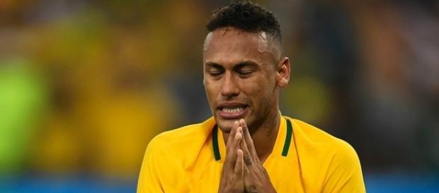 Neymar es lesionado por Paulinho en práctica de Brasil - Futbol Total - com.mx Neymar es lesionado por Paulinho en práctica de Brasil - Futbol Total - com.mx