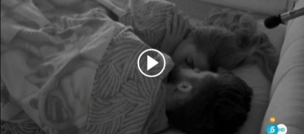 Rubén y Miriam, protagonistas del segundo edredoning en Gran Hermano Revolution Rubén y Miriam, protagonistas del segundo edredoning en Gran Hermano Revolution