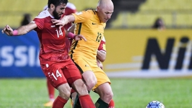Malacca, Siria-Australia 1-1: duello a centrocampo tra il siriano Mohamad e l'australiano Mooy