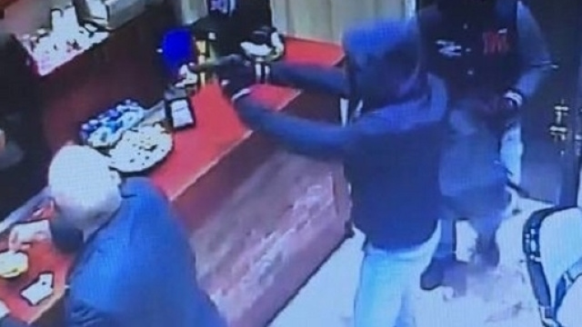 Rapinatore egiziano in azione a Milano