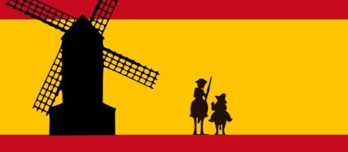Bandera de España con Don Quijote, Sancho Panza, y Molino de Viento por Oren neu dag/Wikimedia Commons