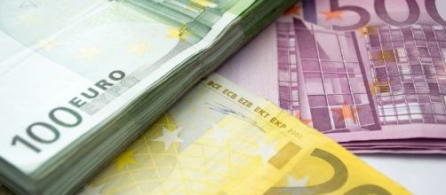 Dinero, Euro, 100 Eur, 200 Eur, 500 Euros, Paquete por jojooff/Pixabay