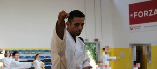 Maestro di karate arrestato per abusi su minori.