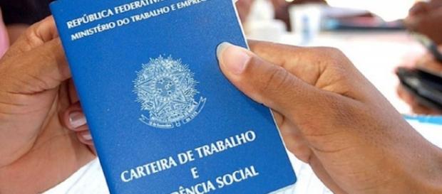 Com promessa de emprego, jovens são forçados a realizarem cursos com multas em caso de desistência Com promessa de emprego, jovens são forçados a realizarem cursos com multas em caso de desistência