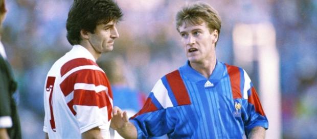 Deschamps retrouve la Bulgarie et tentera de chasser le fantôme de Kostadinov. (via sport24.lefigaro.fr) Deschamps retrouve la Bulgarie et tentera de chasser le fantôme de Kostadinov. (via sport24.lefigaro.fr)