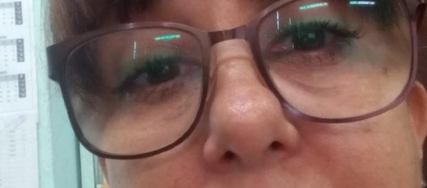Escribiendo en la oficina un día lluvioso. Escribiendo en la oficina un día lluvioso.