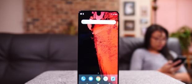 Essential Phone - YouTube/GizmoSlip Channel Essential Phone - YouTube/GizmoSlip Channel
