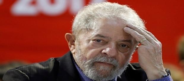 Ex-presidente volta a ser investigado Ex-presidente volta a ser investigado