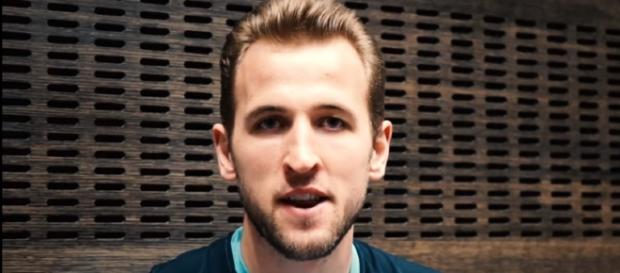 Harry Kane | "Dele Alli loves a nutmeg!" | Tottenham teammates Image - FourFourTwo | YouTube Harry Kane | "Dele Alli loves a nutmeg!" | Tottenham teammates Image - FourFourTwo | YouTube