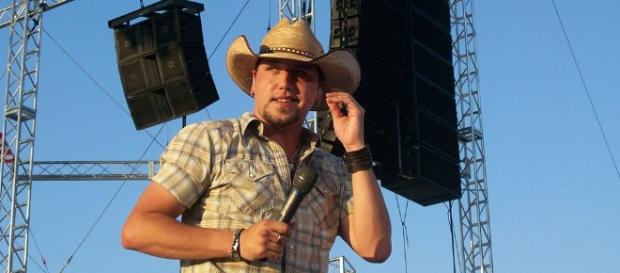 Jason Aldean appears on 'SNL' after Las Vegas shooting. (Wikimedia/Emorton25) Jason Aldean appears on 'SNL' after Las Vegas shooting. (Wikimedia/Emorton25)