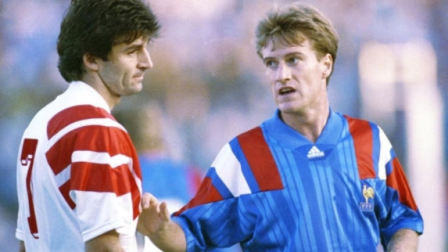 Deschamps retrouve la Bulgarie et tentera de chasser le fantôme de Kostadinov. (via sport24.lefigaro.fr)