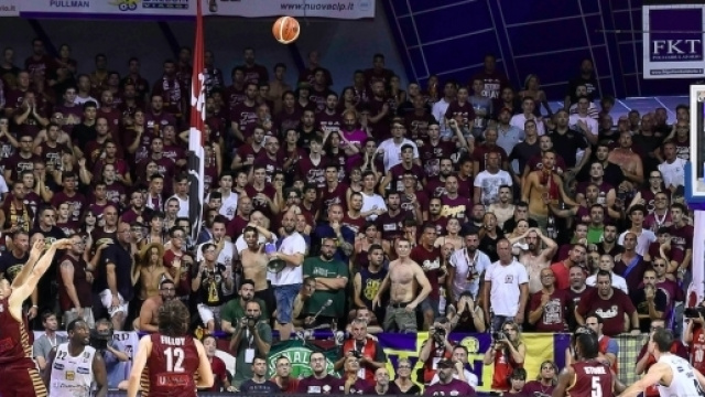 La tripla-vittoria di Bramos in gara 5 della finale scudetto Venezia Trento (credits www.reyer.it)
