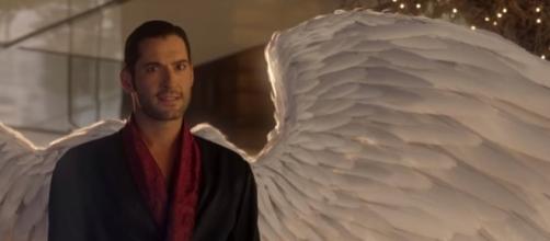 Lucifer tells Dr. Linda his wings are back in "Lucifer" Season 3 episode 1. (Photo:YouTube/Lucifer)