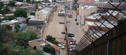 U.S.-Mexico border fence dividing Nogales (Image credit – Elnogalense – Wikimedia Commons)