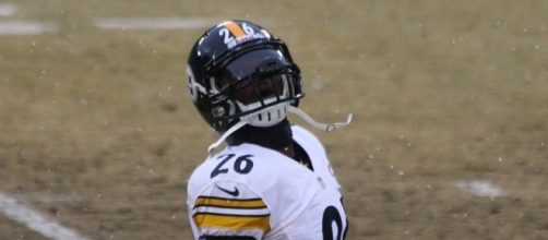 LeVeon needs to be a part of the offense. (Image via RoyalBroil/Wikimedia Commons)