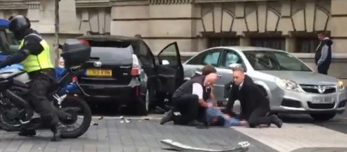Londra, un uomo è stato immobilizzato dopo l'incidente