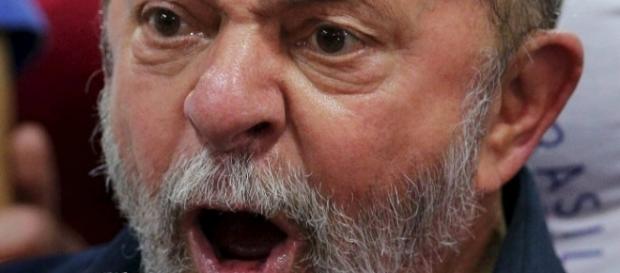 Lula diz que está "estarrecido" com o levantamento Lula diz que está "estarrecido" com o levantamento