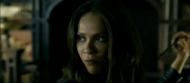 Maze returns from bounty hunting in "Lucifer" Season 3 episode 2. (Photo:YouTube/TVPromosDB) Maze returns from bounty hunting in "Lucifer" Season 3 episode 2. (Photo:YouTube/TVPromosDB)