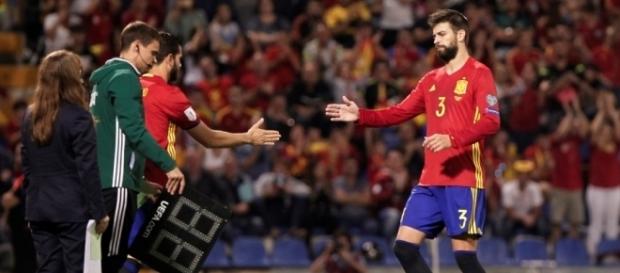 Piqué sifflé puis applaudi lors d'Espagne-Albanie Piqué sifflé puis applaudi lors d'Espagne-Albanie