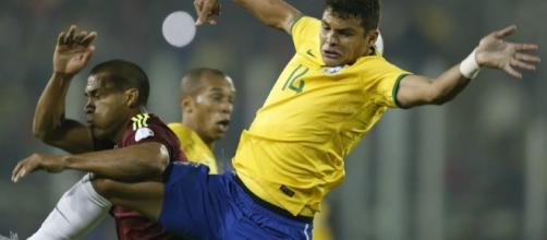 Brésil: Thiago Silva sort sur blessure - Football - Sports.fr - sports.fr