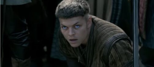 Alex Høgh Andersen practices with knives, begins work for 'Vikings' Season 6 / History/YouTube