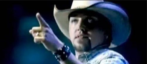 Jason Aldean [Image via Amex/YouTube screenshot]