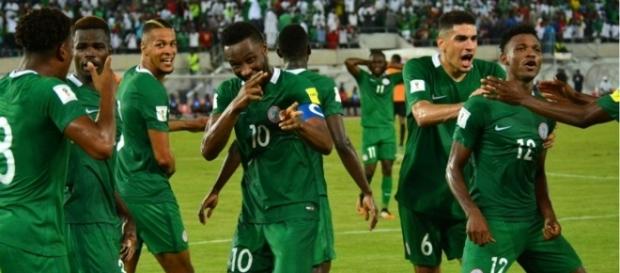 Les Super Eagles fêtent leur victoire contre la Zambie. Ils décrochent leur ticket pour le Mondial 2018 ! Les Super Eagles fêtent leur victoire contre la Zambie. Ils décrochent leur ticket pour le Mondial 2018 !