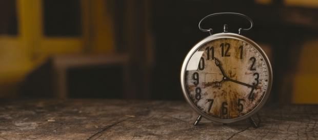Reloj antiguo que con cada segundo suma una historia Reloj antiguo que con cada segundo suma una historia