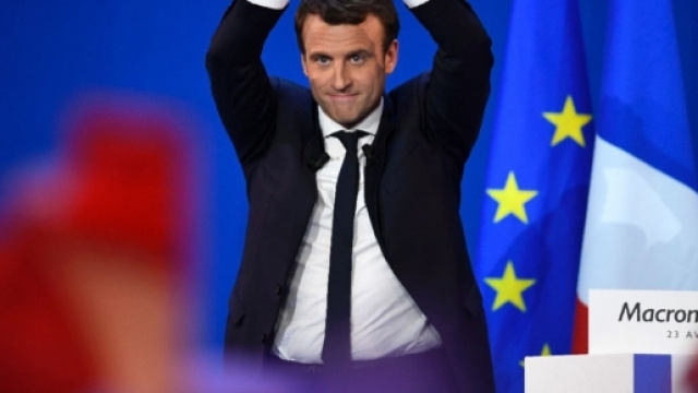 Emmanuel Macron, ovni politique "ni de droite ni de gauche" - Le ... - leparisien.fr