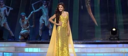 Miss Earth 2016 in her evening gown walk; (Image Credit: Miss Earth / YouTube)