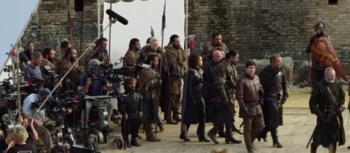 Game of Thrones Episode 7x07 - behind the scenes - Dragonpit meeting | petyr_b/YouTube Screenshot