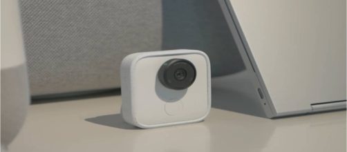 Google Clips camera displayed along with other Google devices. (Via YouTube/PhoneArena)