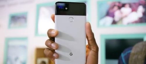 Google Pixel 2 and Pixel XL 2: Weighing the pros and cons. [Image via: Marques Brownlee/YouTube screenshot]
