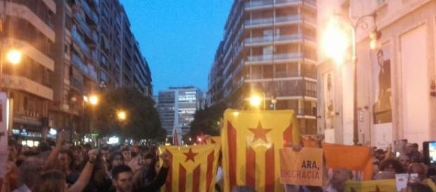 Cientos de personas reivindican en València "libertad y democracia ... - 20minutos.es Cientos de personas reivindican en València "libertad y democracia ... - 20minutos.es