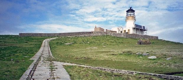 Prospettiva del faro delle isole Flannan, scenario della scomparsa dei suoi tre custodi - blogspot.com Prospettiva del faro delle isole Flannan, scenario della scomparsa dei suoi tre custodi - blogspot.com